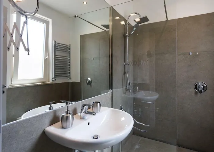 Πανσιόν My Way - - - Palazzo San Matteo